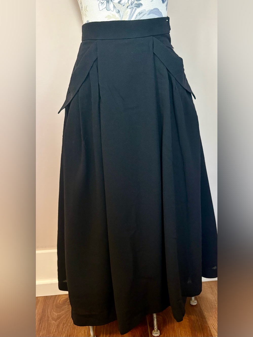 Vintage Parisian High waisted wool skirt